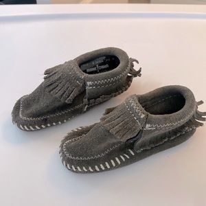 Minnetonka crib shoe moccasin